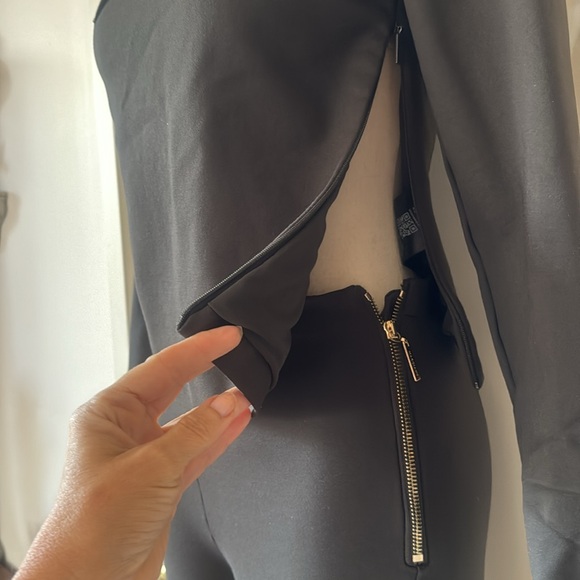 💕Marciano Taupe 2 Piece Athleisure Set Top 8, Slim Pants 4 EUC - Picture 3 of 13